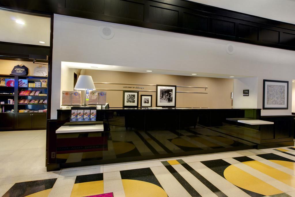 Hampton Inn & Suites Chicago-Downtown Exterior foto